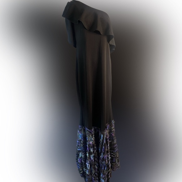 Women's One Shoulder Bodycon Evening
Dress with a addition from a tailor. XL - Picture 1 of 4